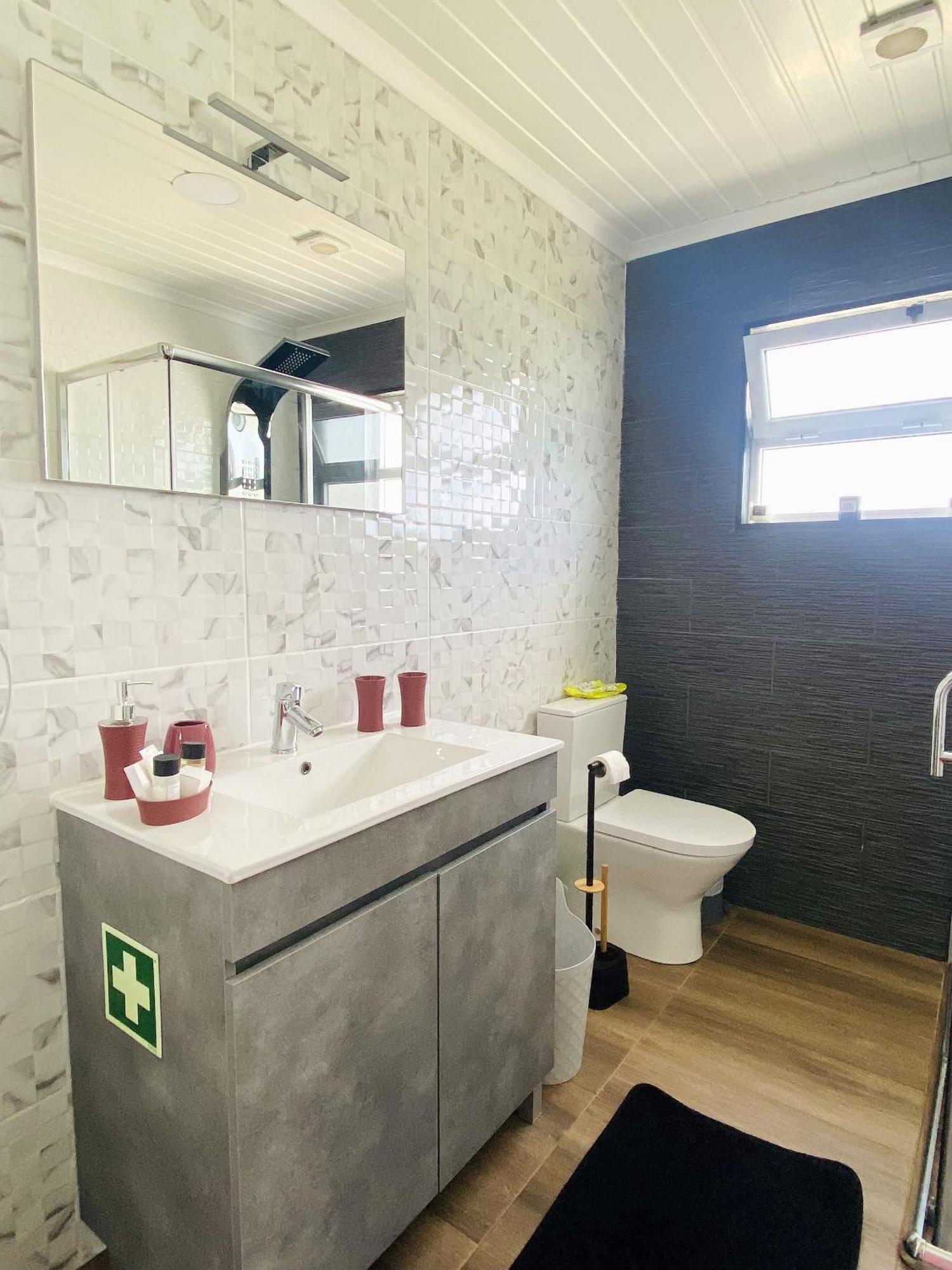 Casa Da Fonte - Alojamento Local Com Jacuzzi Nordeste  Bagian luar foto